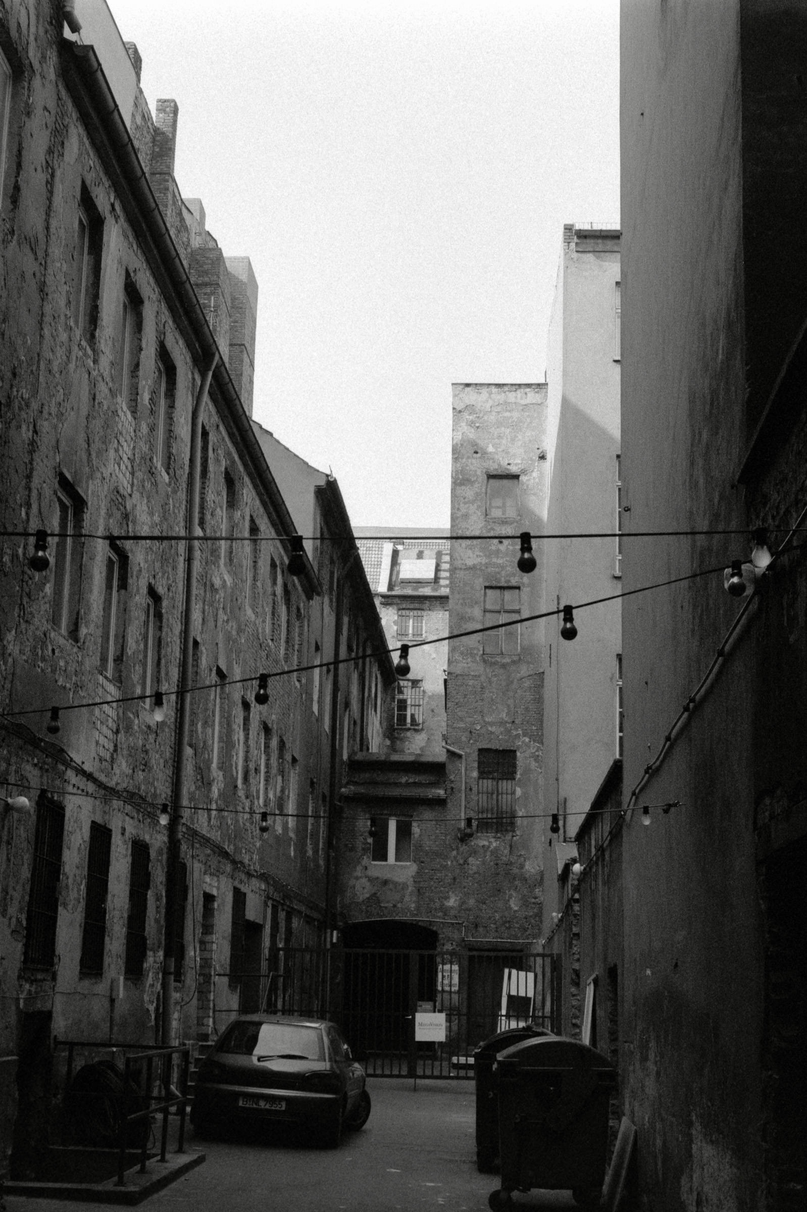 AHP F1993 03 007 sc240902 img25 NLP